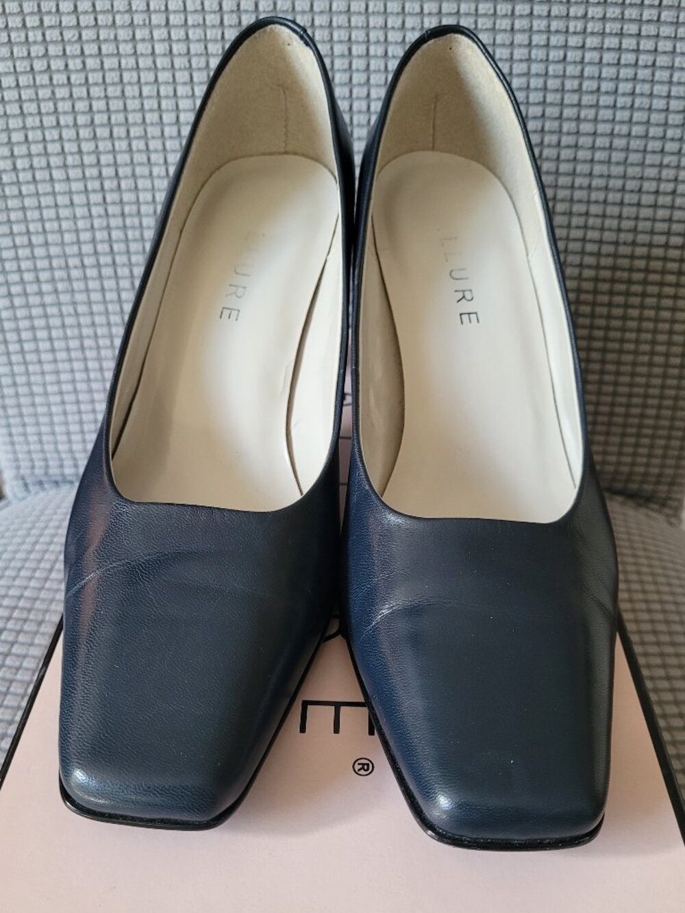 Allure "Trisha" Square Toe Leather Navy Heels 8 1/2 M (B)